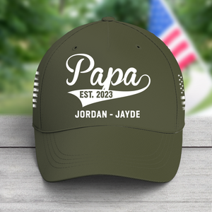 Personalized Papa est with grandkids, Custom Nickname Classic Cap